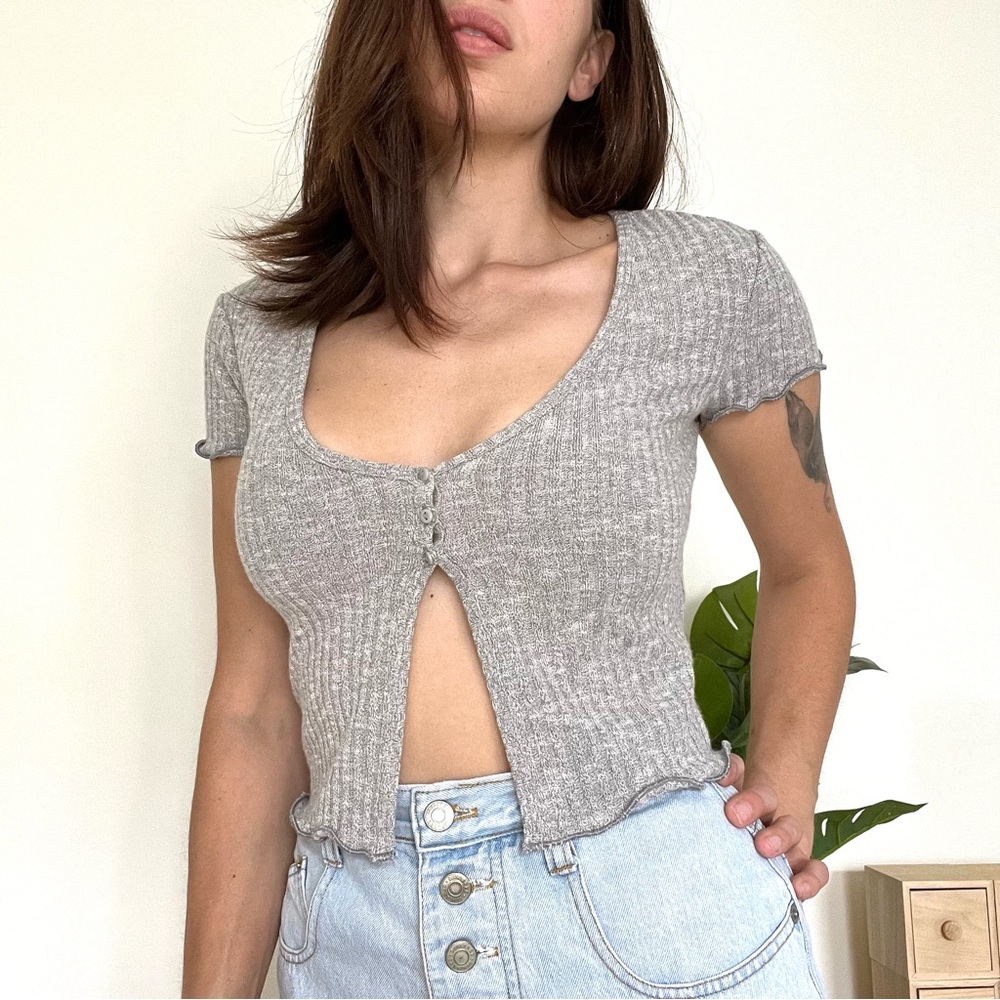 Nwt urban outfitters 90s y2k grey button up crop top